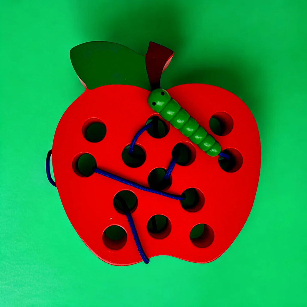 Montessori jabuka za provlačenje crvića